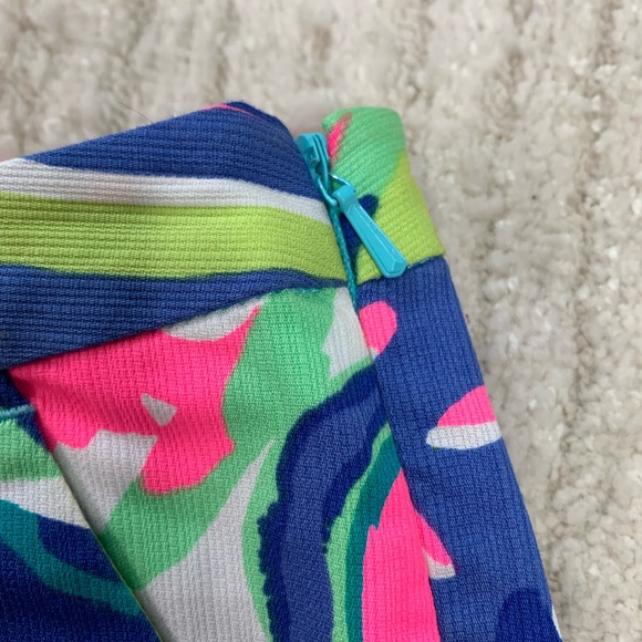 Lilly Pulitzer Magnolia 5”‎ Shorts in the Multi Exotic Garden print. EUC! Size 4 - Picture 7 of 13